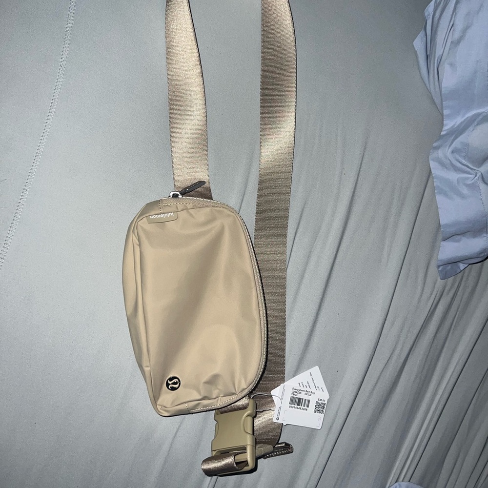 NWT BELT BAG LULULEMON